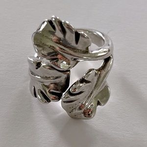 UNO DE 50 Leaf Ring size Large (7.5) ANI0546